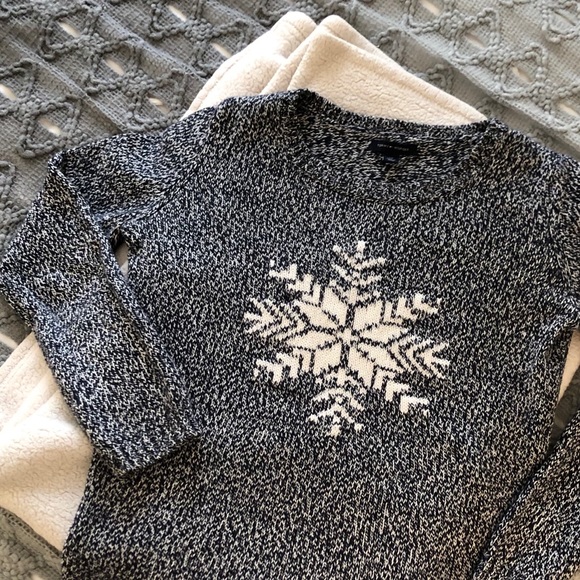 Tommy Hilfiger 💯 Cotton Snowflake Sweater ☃️ - Picture 2 of 7